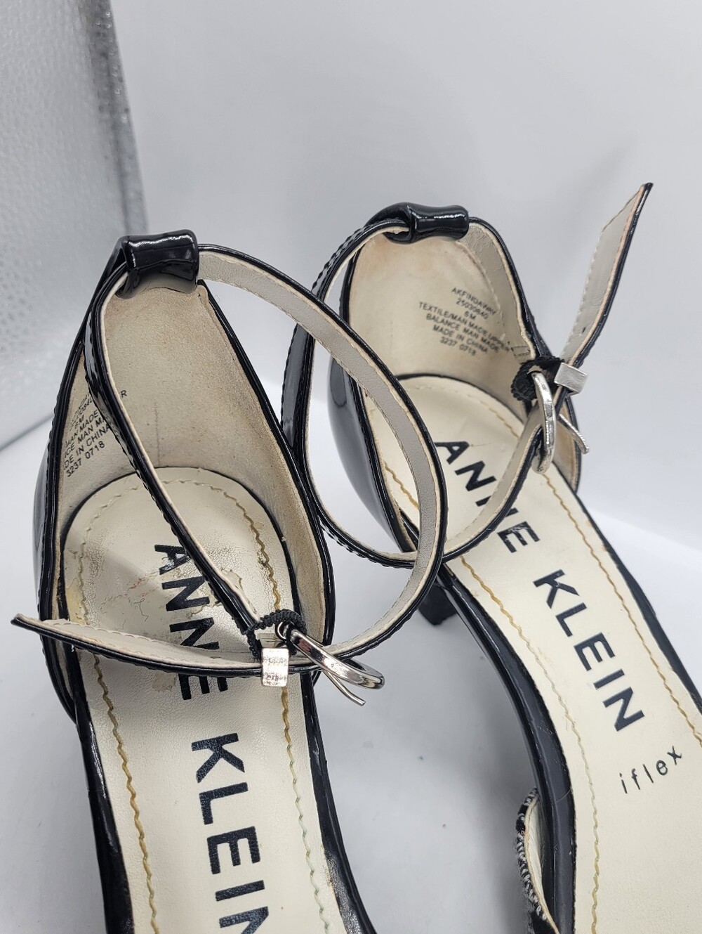 Anne Klein "iFlex" black and white Pointed ankle strap size 6M floral lace - Picture 7 of 10